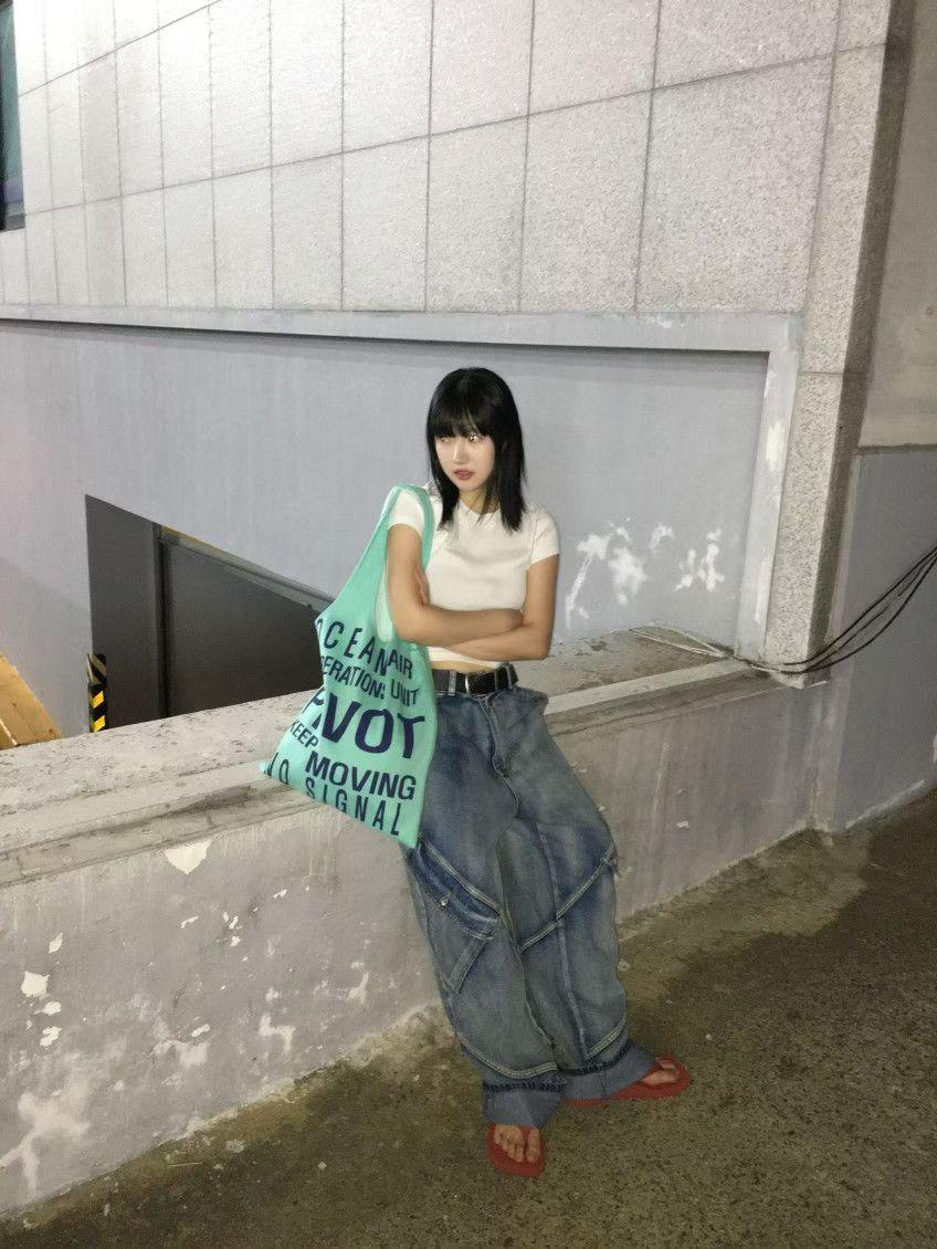 大口袋設計刷白牛仔褲